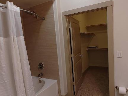 Central Business District Apartment | Downtown Views 24 Hr Amenities Resort Style Pool
