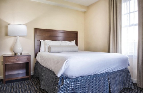 The Point Resort | Downtown Wyndham Newport Resort ~ Two Bedroom slps six ~ steps to Newport Harbor