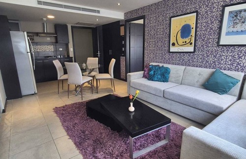 Guayaquil Apartment | Dpt. overlooking the Guayas River with work area in Puerto Santana