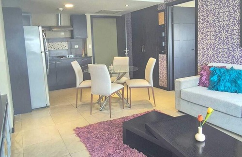 Guayaquil Apartment | Dpt. overlooking the Guayas River with work area in Puerto Santana