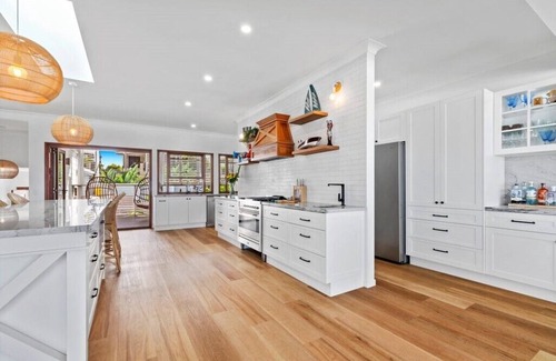 Kings Beach House | Dream Home, Ocean Views, 300m to Kings Beach
