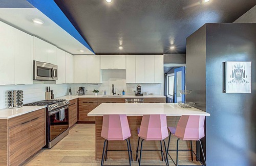 MLK House | Dream Stay w/Pool & Hotub for up to 20 Guests, Mins to DT Austin!
