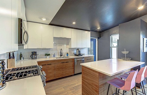 MLK House | Dream Stay w/Pool & Hotub for up to 20 Guests, Mins to DT Austin!