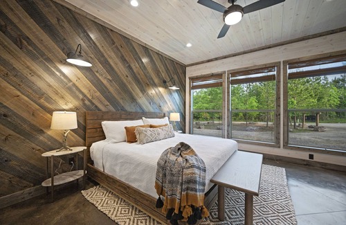 Broken Bow Cabin | Dreams & Streams - Luxury Cabin w/ Two Bunk Rooms, Perfect for Large Groups