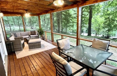 Cadiz Cottage | Dreamy Cottage Getaway w/Sunset Lakeview