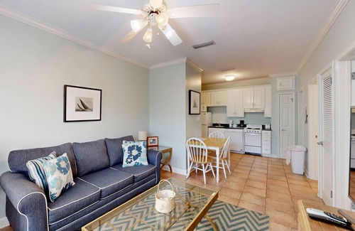 Dauphin Island Condo | Dreamy Island Escape W/Shared Pools, Free WiFi, Beach Access, and Central A/C