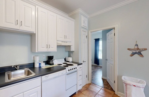 Dauphin Island Condo | Dreamy Island Escape W/Shared Pools, Free WiFi, Beach Access, and Central A/C