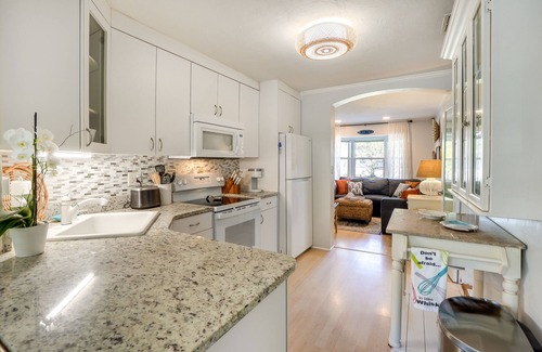 Palm Harbor Cottage | Dreamy Palm Harbor Cottage, Steps to Crystal Beach