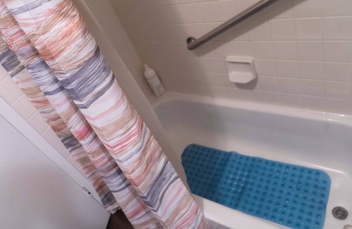 Sherwood Park Apartment | Dreamy Stay Bridgestreet Towne Center/Redstone Arsenal
