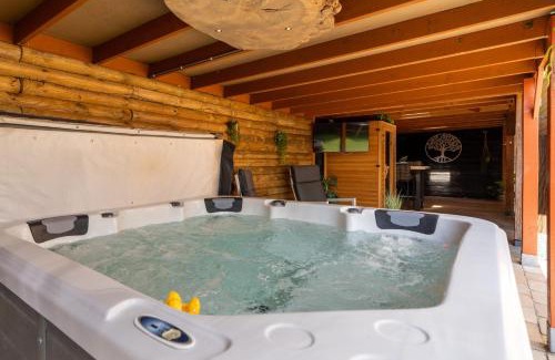 Erm Ski Chalet | Drents Genieten - Goudheide met privé jacuzzi & sauna