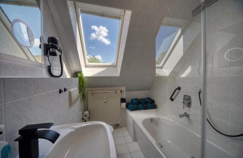 Omsewitz Apartment | DresdenStay 3 Schlafzimmer 2 Bäder Balkon Kamin PS4