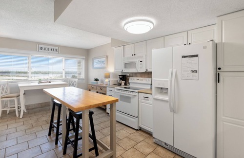 Sunnyside Condo | Drift On Inn - Pinnacle Port Gulf-Front Condo with Community Pool & Tennis