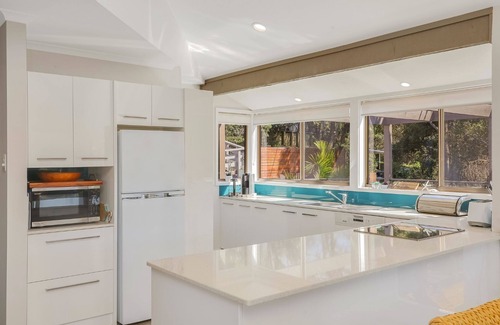 Copacabana House | Driftwood Copacabana-amazing views-spacious decks-5 bedrooms