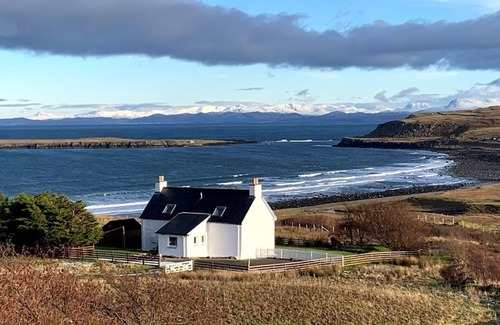 Digg Cottage | Driftwood Cottage Skye, 2 bedroom , Spectacular Seaview, close to Quiraing