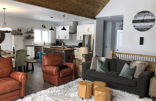 Greater Madawaska Cottage | Driftwood Hideaway Private & Serene & Spacious Lakefront….So much to do!