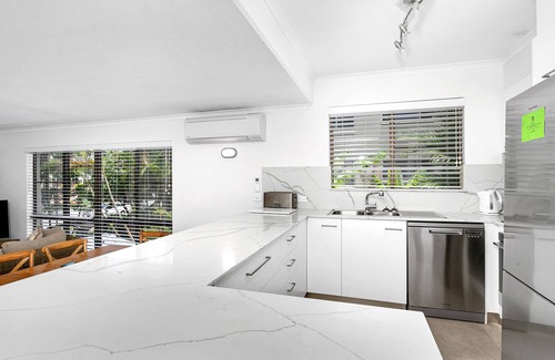 Port Douglas Hotel | Driftwood Mantaray