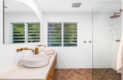 North Avoca House | DRIFTWOOD | Ocean Views , Wi-Fi | Accom Holidays