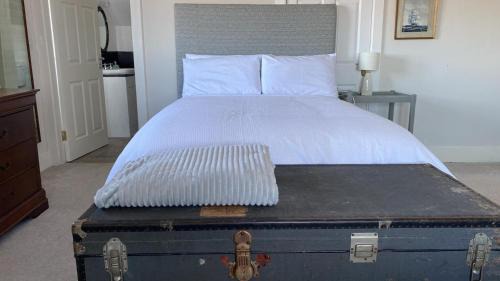 Claddaghduff Apartment | Drop Anchor House, Spacious 3 bedroom apartment, fabulous sea views