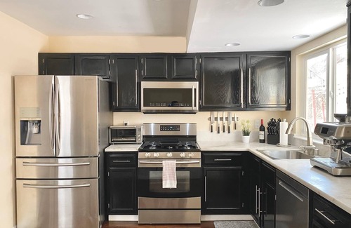 Northwest Reno House | DT Reno - Classy Vacation Home w Backyard Patio