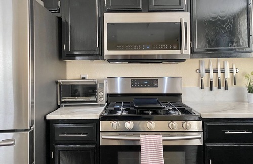 Northwest Reno House | DT Reno - Classy Vacation Home w Backyard Patio