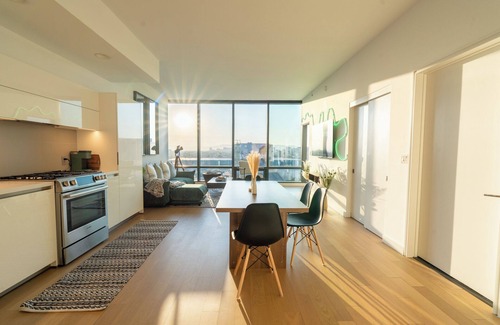 Glendale Condo | DTLA Elevated Living Luxury High Rise Unit w/Free Parking