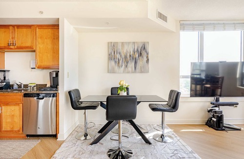 Downtown Condo | DTSS LuxePad 2B2B Rooftop Pool DC Views Lounge Gym
