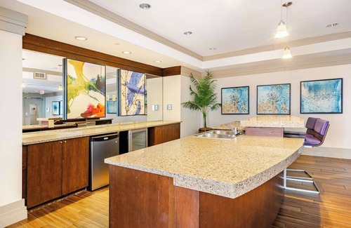 Downtown Condo | DTSS LuxePad 2B2B Rooftop Pool DC Views Lounge Gym