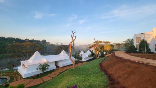 Lam Ha House | Du Lịch Lâm Hà - Hồ Gia Trang Villas