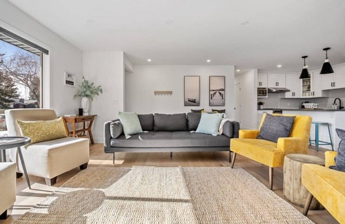 Southeast Calgary Apartment | Duke & Duchess | Central | Upscale | Families/Pets