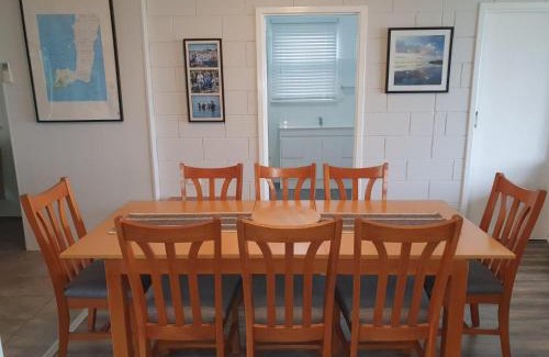 Melville House | Dun Workin - Absolute Beachfront