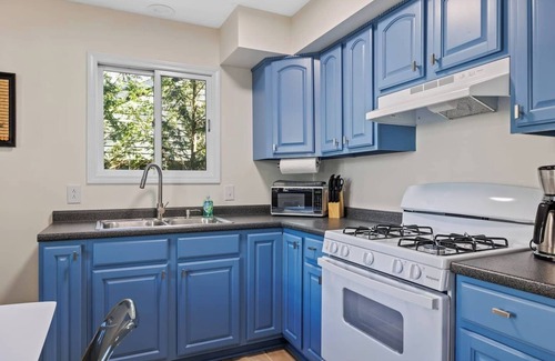 Michigan City Apartment | Dune Grass is a 2 Bedroom/2 Full Bath lower level duplex just a 2 minute walk to Lake Michigan