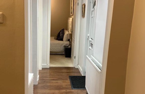 Dunfermline Apartment | Dunfermline GF flat, 5 min walk to Train St. and High St.