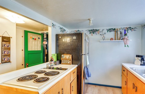 Dunsmuir Apartment | Dunsmuir Apartment ~ 17 Mi to Mt Shasta Ski Park!