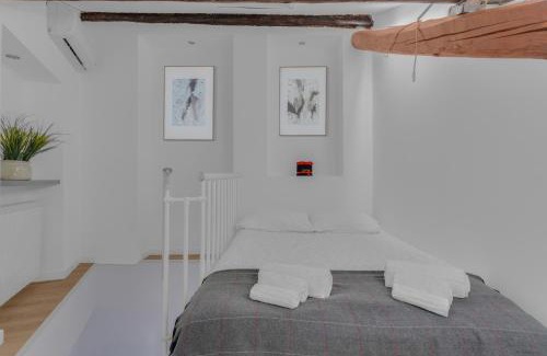 La Fontana Apartment | Duomo-Isola Home design-self check-in