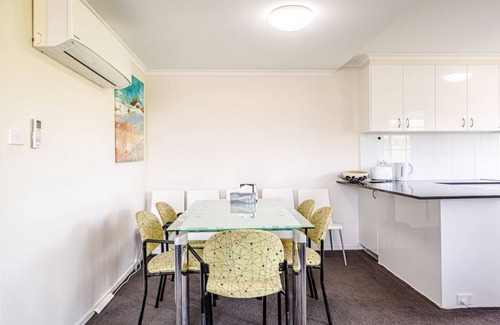 Turner Apartment | Duplex 3B2B apt in Braddon close to CITY Free WIFI two Parking spots