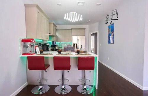 Constable Hook Apartment | Duplex apt + Dining & Game Floor w/80in Projector