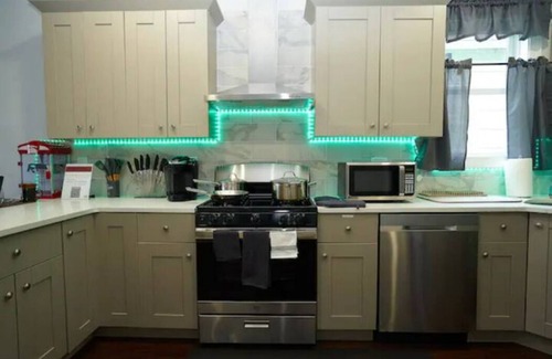 Constable Hook Apartment | Duplex apt + Dining & Game Floor w/80in Projector