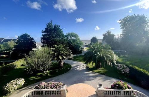 Reville Apartment | Duplex Bellevue, vue mer, à 50m de la plage!