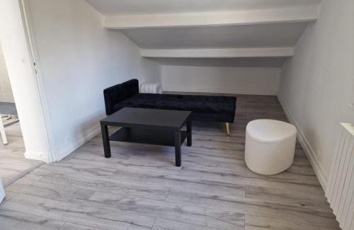 10th Arrondissement Enclos-St-Laurent House | Duplex cosi