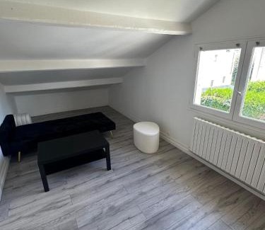 10th Arrondissement Enclos-St-Laurent House | Duplex cosi