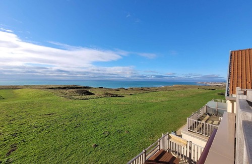 Wimereux Apartment | Duplex in Wimereux with Balcony, Parking and Wi-Fi