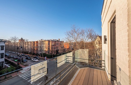 Shaw Apartment | Duplex Penthouse Steps to Logan Circle