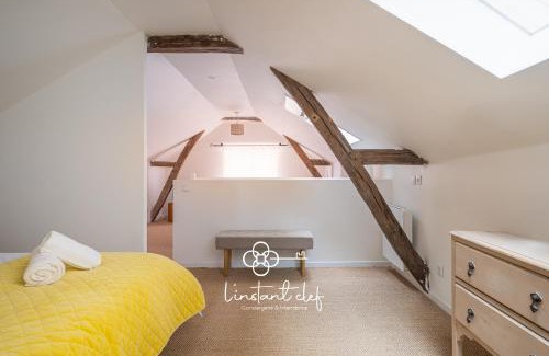 Bollee Apartment | Duplex raffiné au Mans tram & circuit 24H - L'Instant Clef