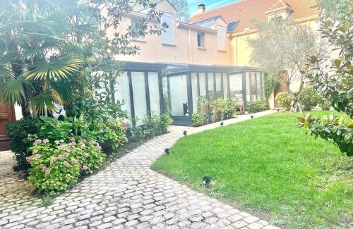 Saint-Remy-les-Chevreuse Apartment | Duplex-Saint-Rémy-lès-Chevreuse