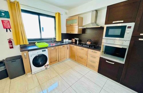 Bugibba Apartment | Duplex Whiskey Home 200m away from the Sea and the Square