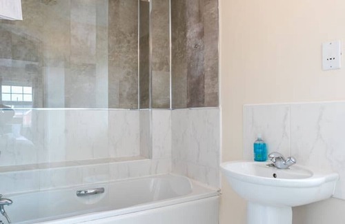 Chorley House | Durham Heights - Stylish and comfortable five bed house, fully equipped with TVs in every room