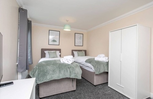 Chorley House | Durham Heights - Stylish and comfortable five bed house, fully equipped with TVs in every room