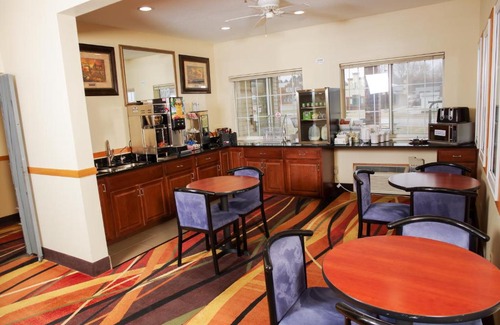 Orange City Hotel | DUTCH INN AND SUITES