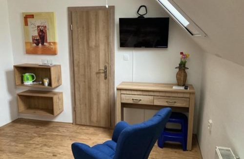 Vranov nad Toplou Apartment | Dvojlôžková izba s vlastnou kúpelňou v priemyselnej zóne