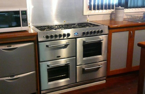 Dwellingup House | Dwellingup Escape. Large home opp Forest. Sleeps 8, 1.5 Bathrooms. Games Rm